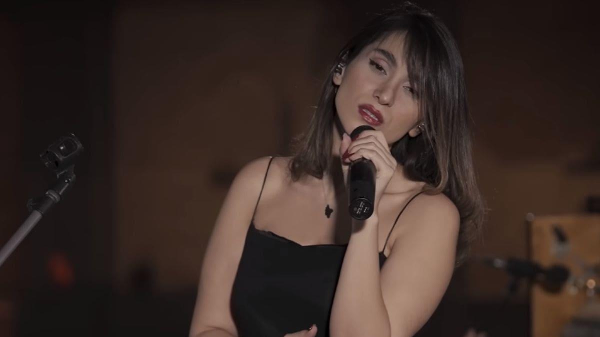 Parastoo Ahmadi: la cantante iraní que detuvieron por cantar sin velo ...