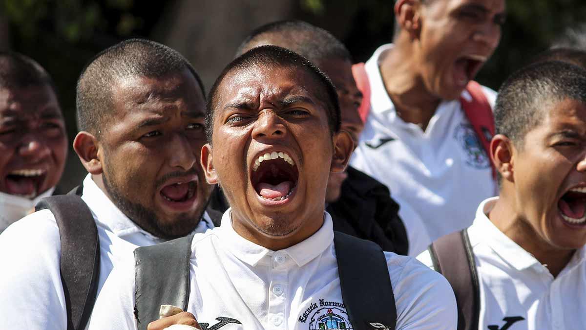 Realizan marcha a un año del asesinato del normalista Yanqui Kothan ...