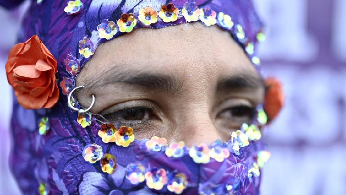 8M: Cientos de miles de mujeres marchan en el mundo contra la violencia ...
