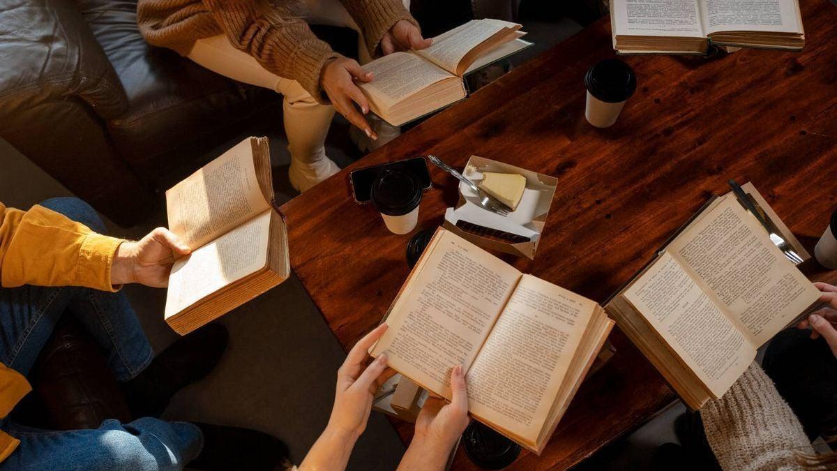 Clubes de lectura en México: Opciones para convivir y hacer amigos gracias  a los libros