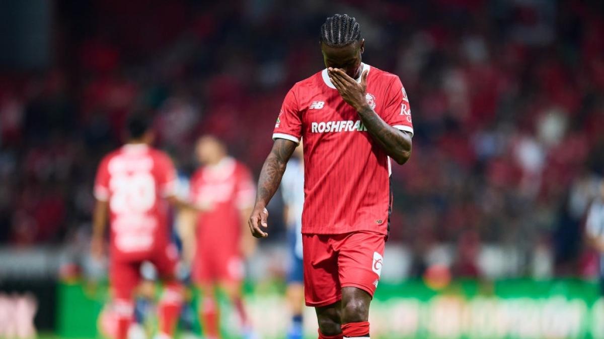 <![CDATA[FMF exige al Toluca investigar racismo contra Helinho tras la denuncia pública]]>