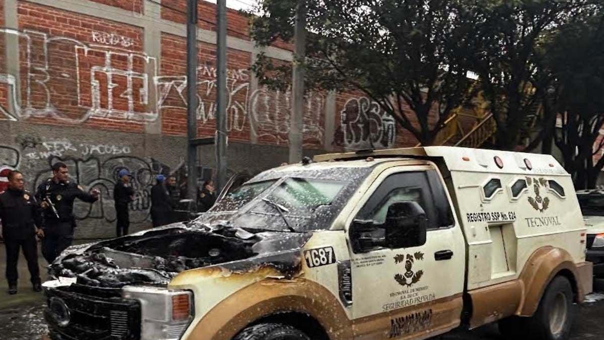 Se incendia camioneta de valores en la CDMX