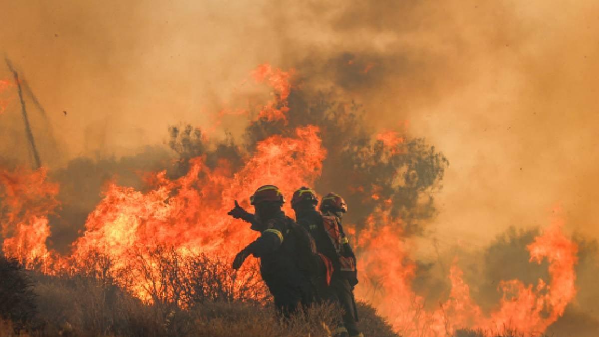Violentos incendios en Grecia y Turquía provocan la evacuación de miles ...