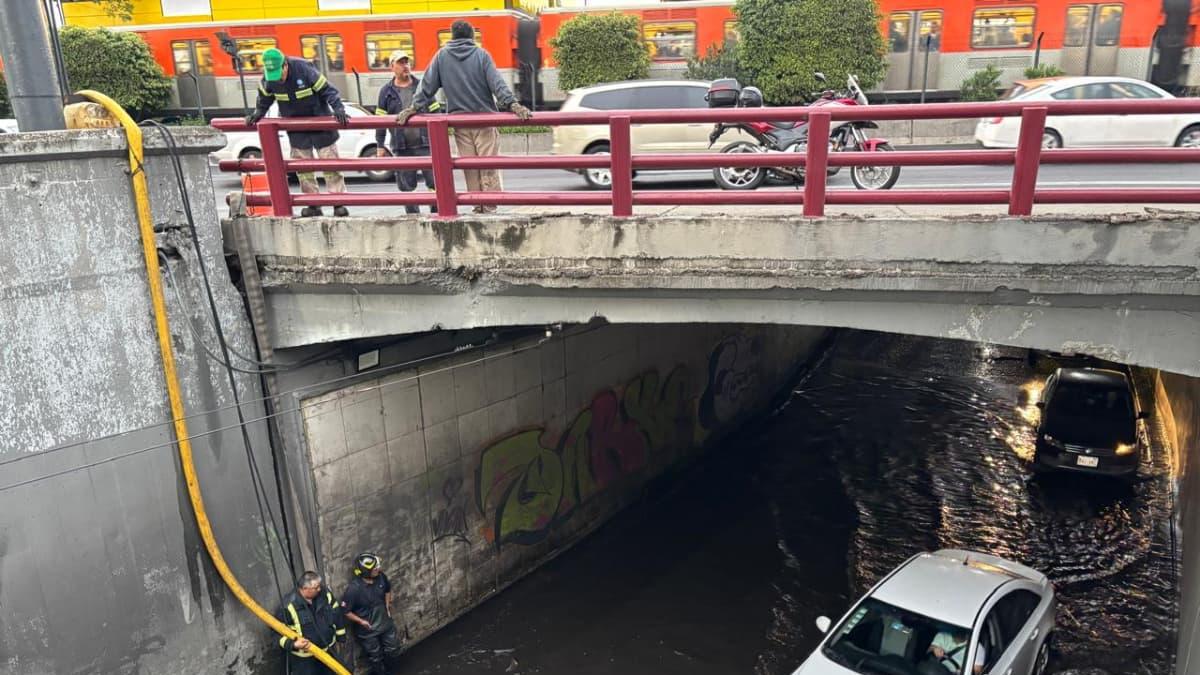 Lluvias: Bomberos trabajan en el bajo puente de avenida del Taller y ...