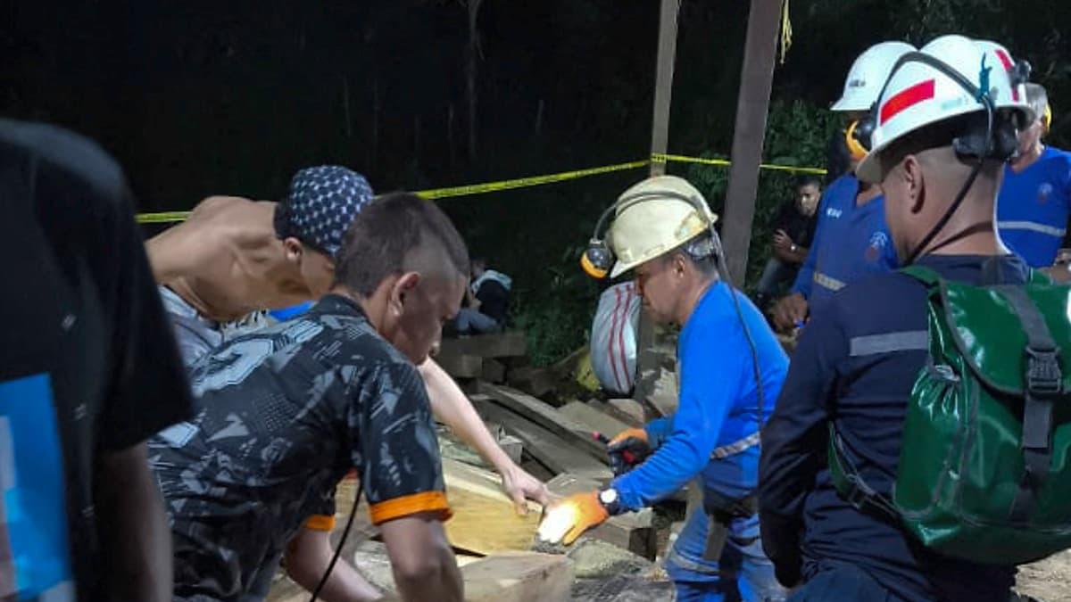 Al menos 18 mineros atrapados por derrumbe en una mina de oro en Colombia