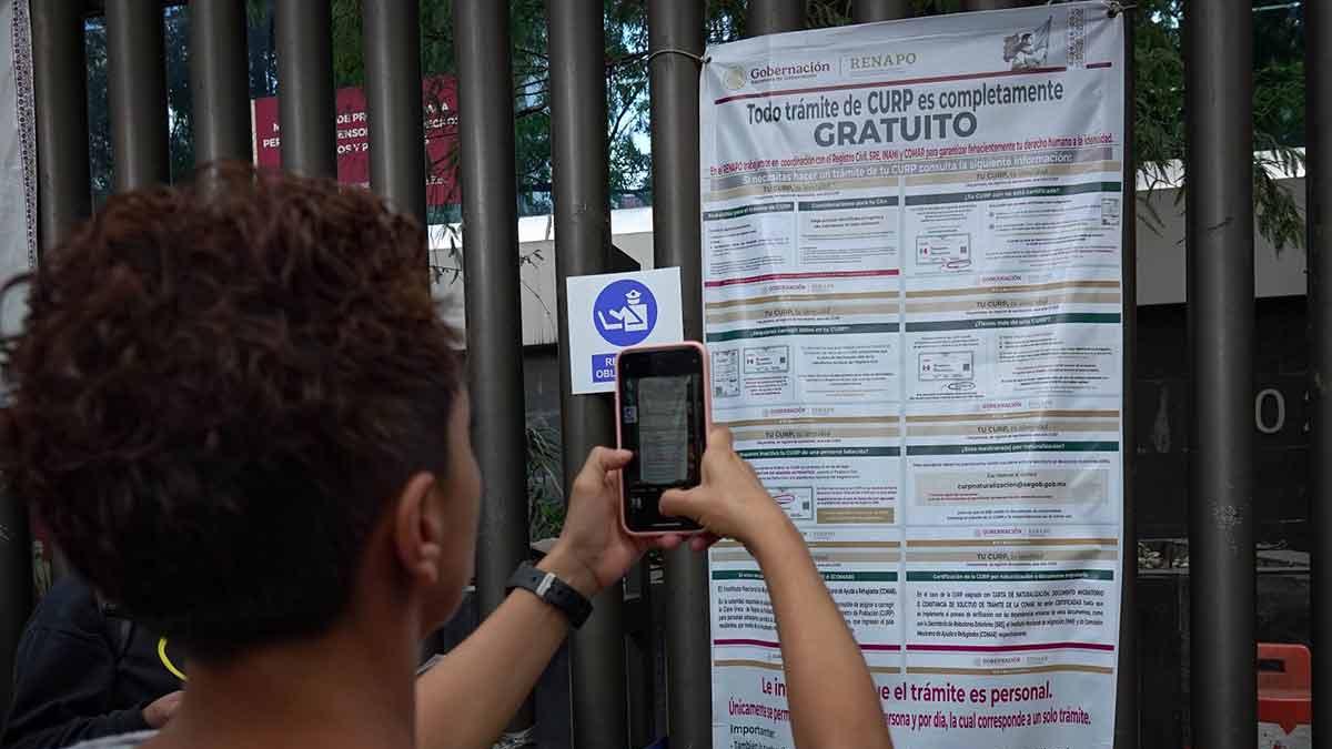 <![CDATA[¿Te pueden suspender la Pensión del Bienestar si no tienes CURP biométrica?]]>
