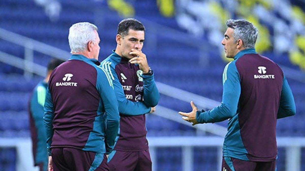 Ya se siente el entrenador. Expulsan a Rafa Márquez por reclamar