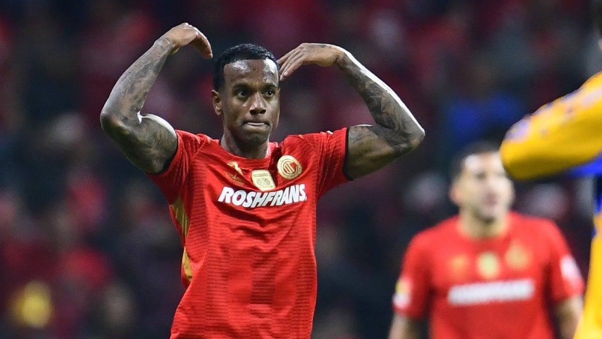 <![CDATA[CSKA tiene en la mira el fichaje de Helinho; Toluca valora la millonaria oferta de su joya ofensiva]]>