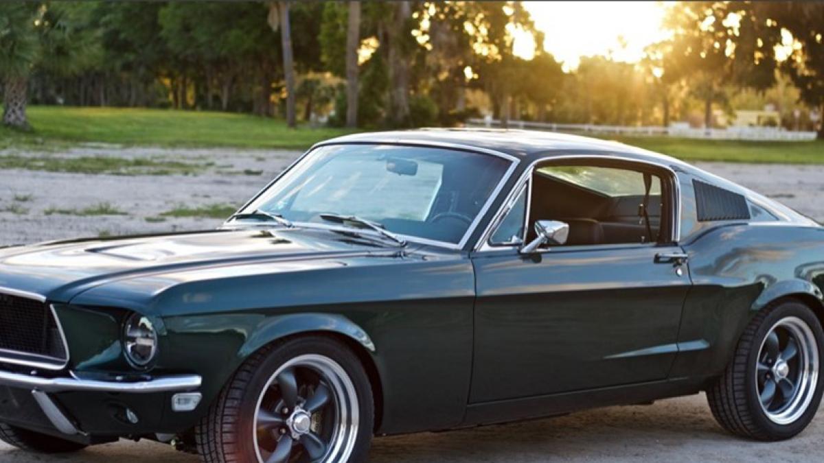 Emilio Azc&aacute;rraga llega al Am&eacute;rica con un carro modelo Mustang valuado en m&aacute;s de un mill&oacute;n de pesos