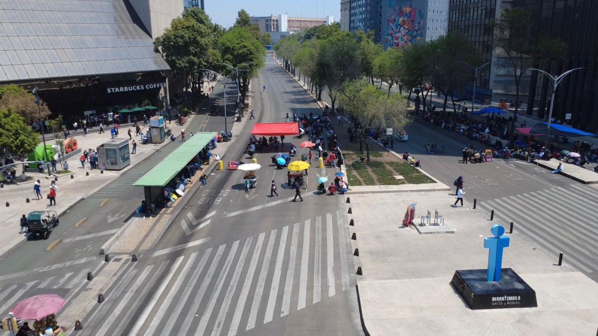 Bloqueos de la CNTE ahorcan por horas importantes avenidas de CDMX