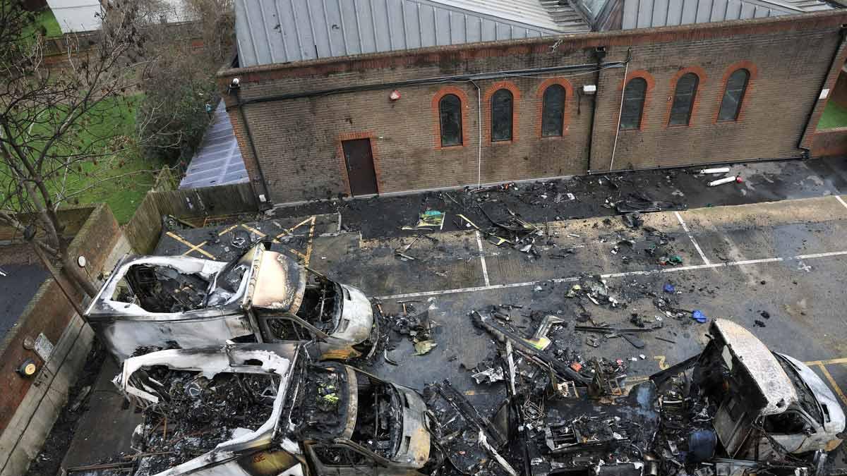 <![CDATA[Incendian 4 ambulancias de comunidad judía en Londres en presunto ataque antisemita]]>