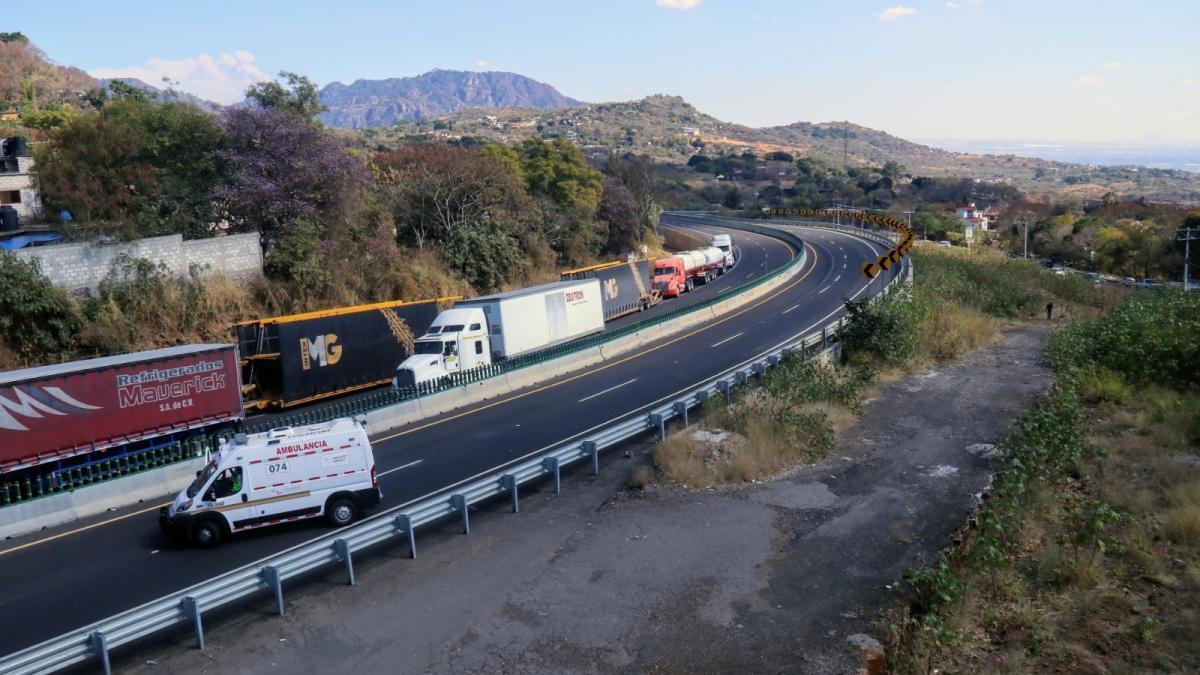 <![CDATA[La Pera: ¿Por qué la curva de la México-Cuernavaca es la más peligrosa y cómo transitarla?]]>