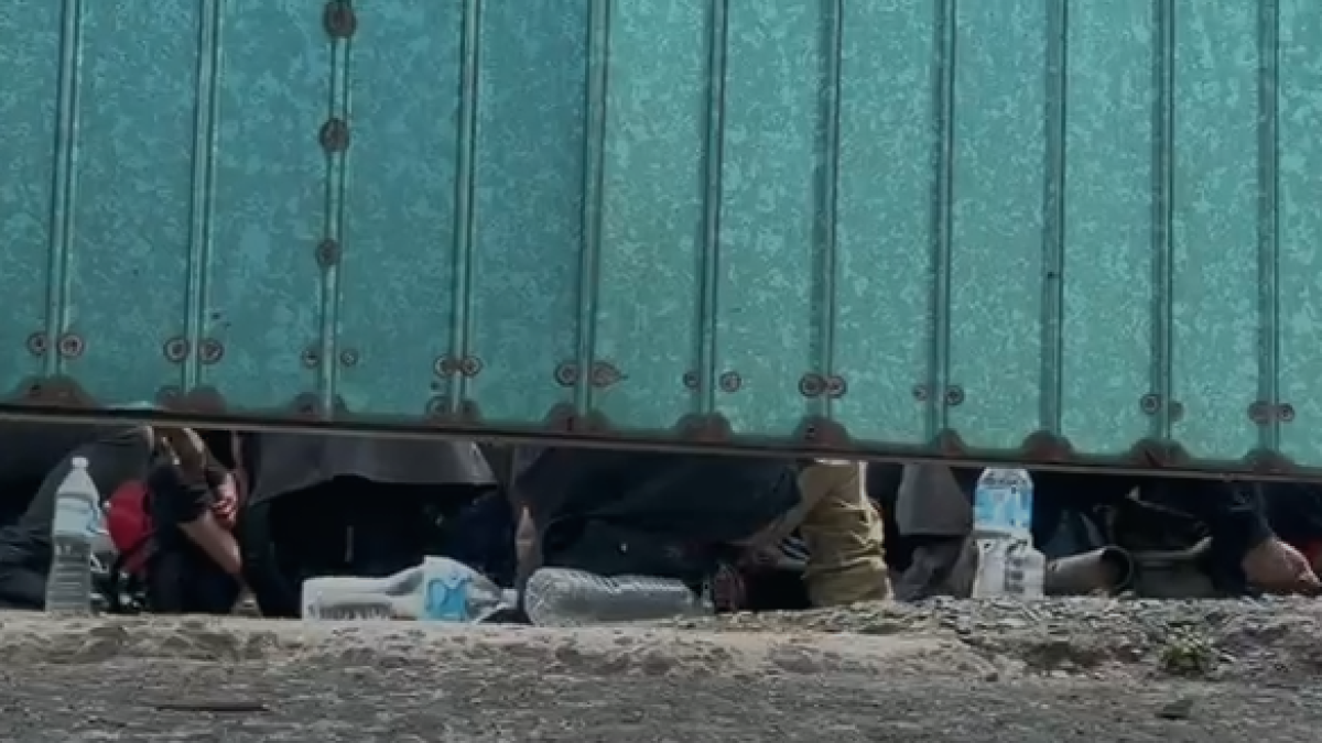 <![CDATA[Rescatan a 229 migrantes en caja de tráiler en Xalapa, Veracruz]]>