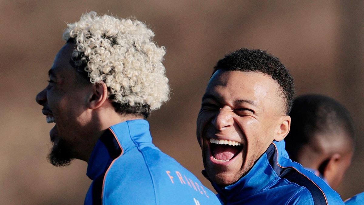 <![CDATA[Mbappé frena la polémica sobre su rodilla]]>