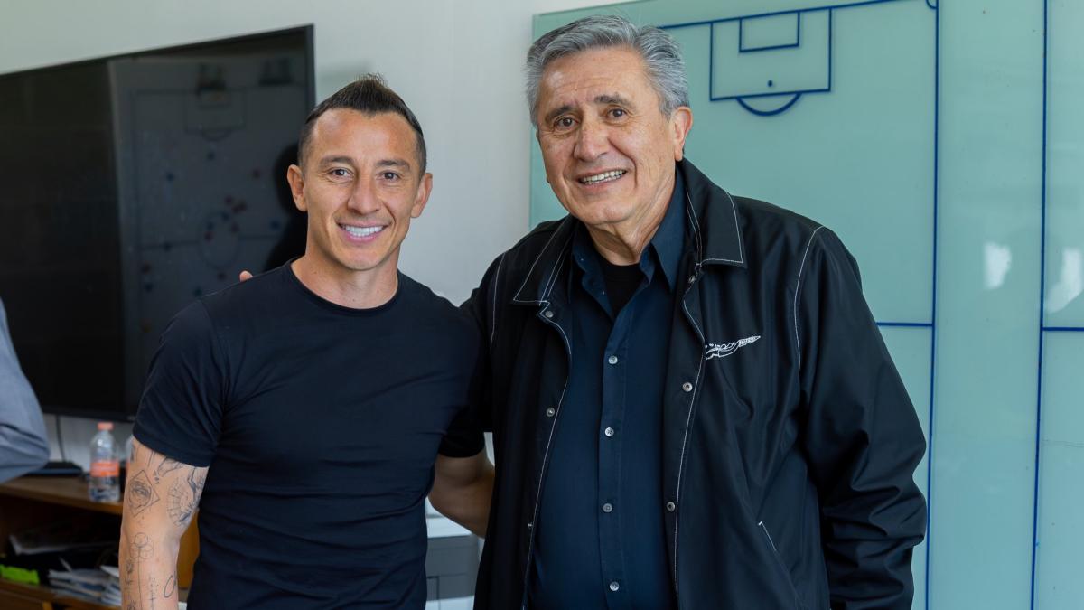 <![CDATA[¿Andrés Guardado llega a Pumas? La verdadera razón de su visita a Cantera]]>