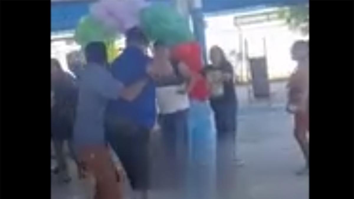 <![CDATA[Cancelan festival de primavera en kínder por pelea entre papás]]>