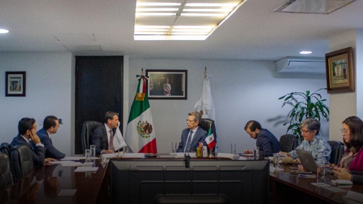 <![CDATA[COFEPRIS y sector farmacéutico analizan regulación e innovación médica]]>