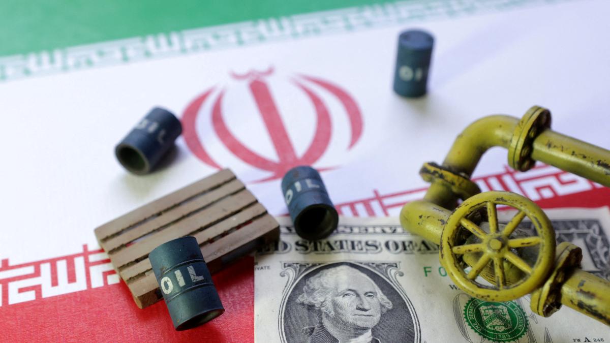 <![CDATA[Inversores apuestan a que barril de petróleo alcanzará los 150 dólares por guerra en Irán]]>