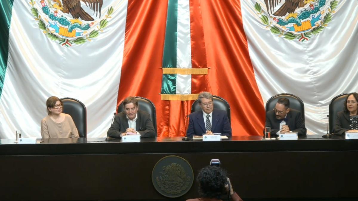 <![CDATA[Ricardo Monreal reivindica la poesía como herramienta de la política en homenaje a Sabines]]>