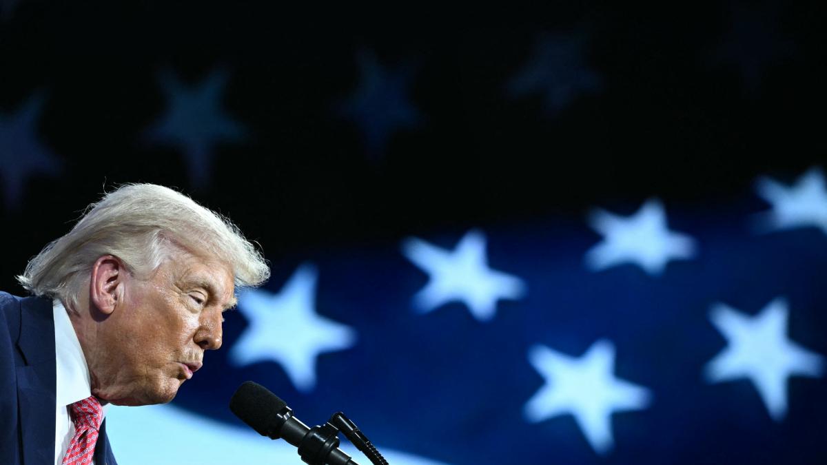 <![CDATA[Donald Trump insiste en que Irán debe abrir Ormuz; lo llama el “estrecho de Trump”]]>