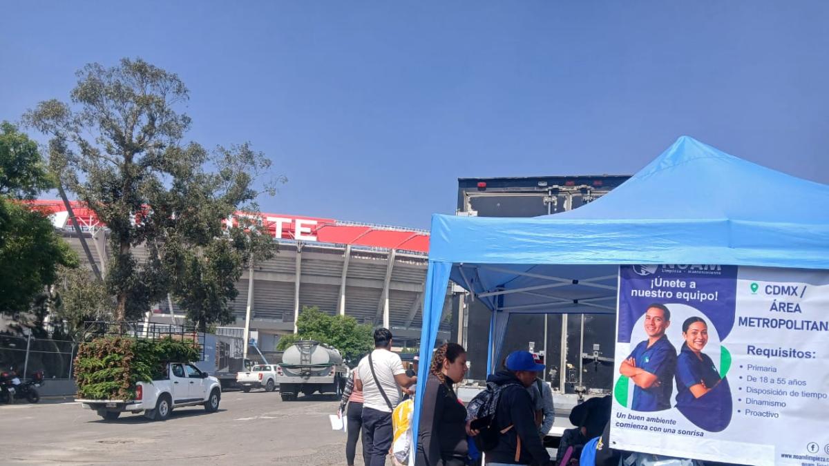 <![CDATA[El Estadio Azteca ha marchas forzadas para limpiarlo desde sus entrañas a horas de su reinauguración]]>