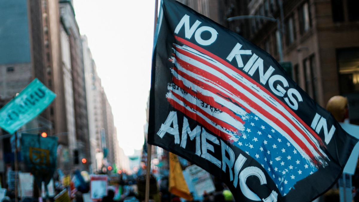 <![CDATA[Masivas protestas anti-Trump desbordan Estados Unidos]]>