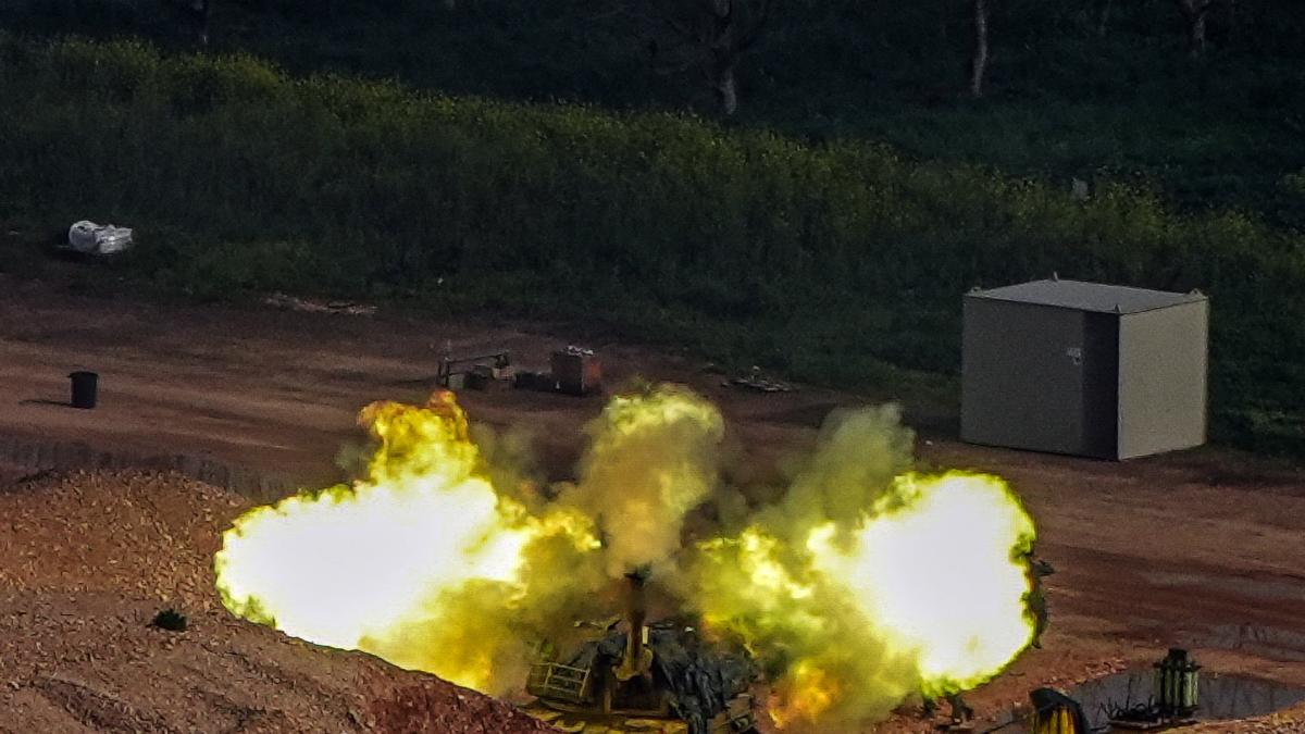 <![CDATA[Ataque aéreo israelí mata a tres periodistas en Líbano; Israel dice que su objetivo era solo uno]]>