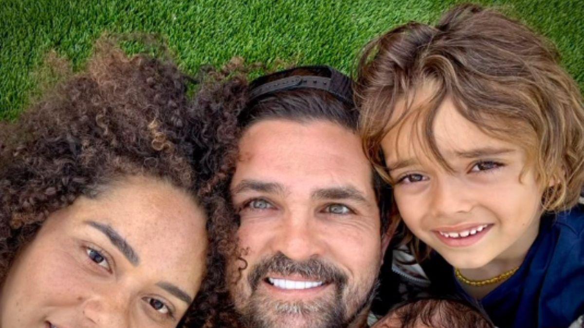 <![CDATA[Ferdinando Valencia presenta a su hijo Saulo, el bebé arcoíris que llena de 