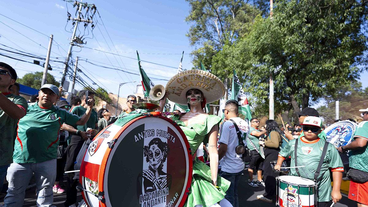 <![CDATA[Aficionados mexicanos le ponen color y ambiente al duelo contra Portugal]]>