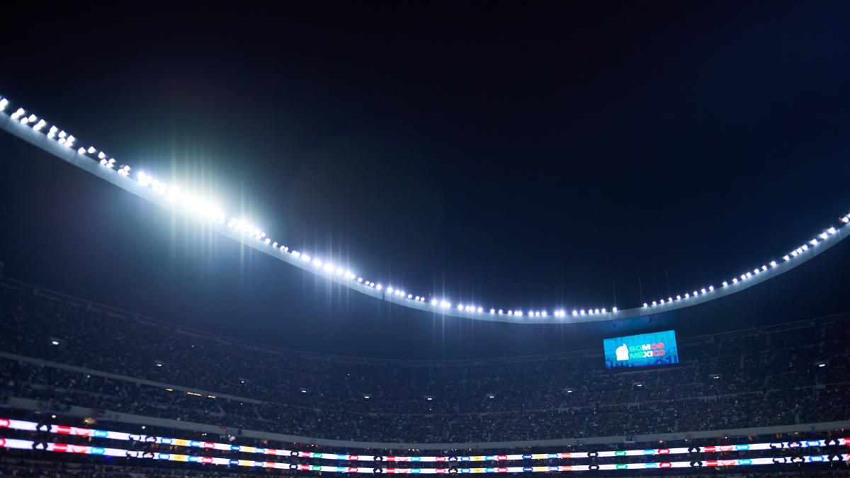 <![CDATA[Aficionados se le voltean al Tri: Lanzan grito homofóbico y les corean el 'ole']]>