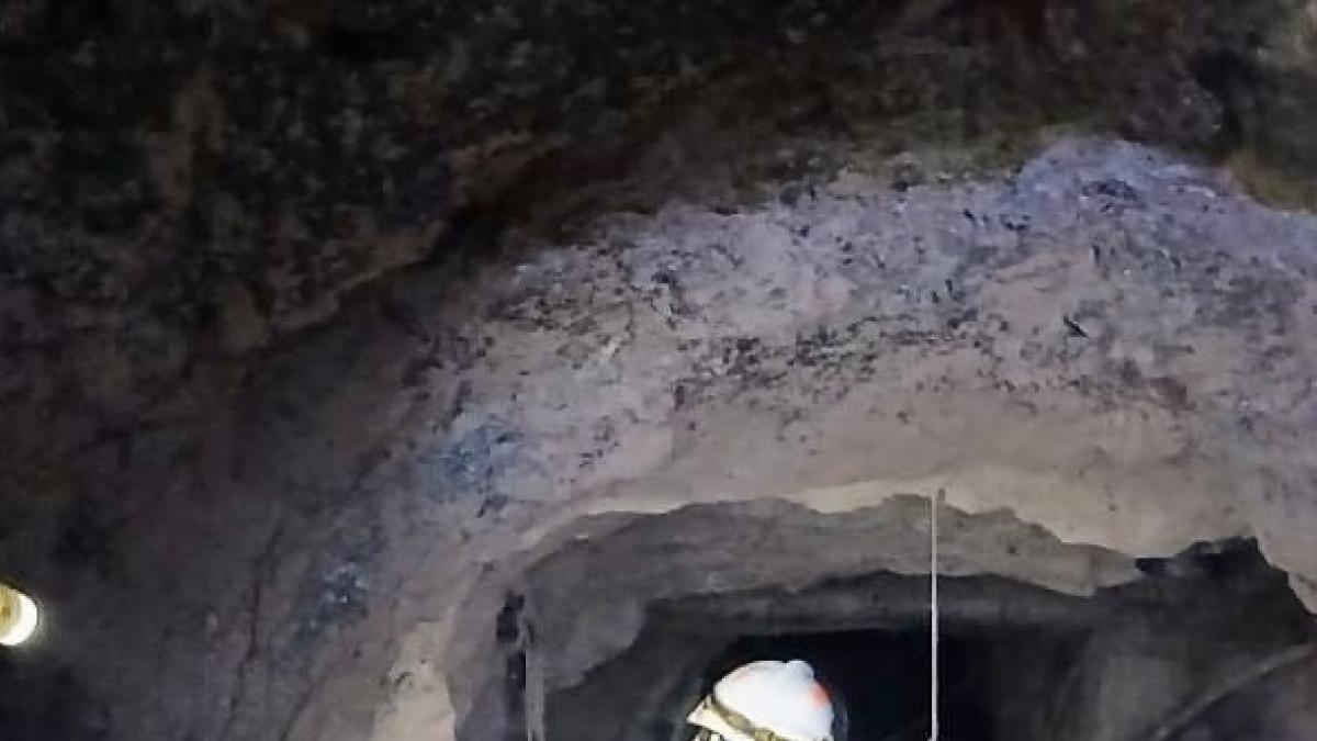 <![CDATA[Rescatan a uno de cuatro trabajadores atrapados en mina en Sinaloa; lo trasladan al hospital]]>