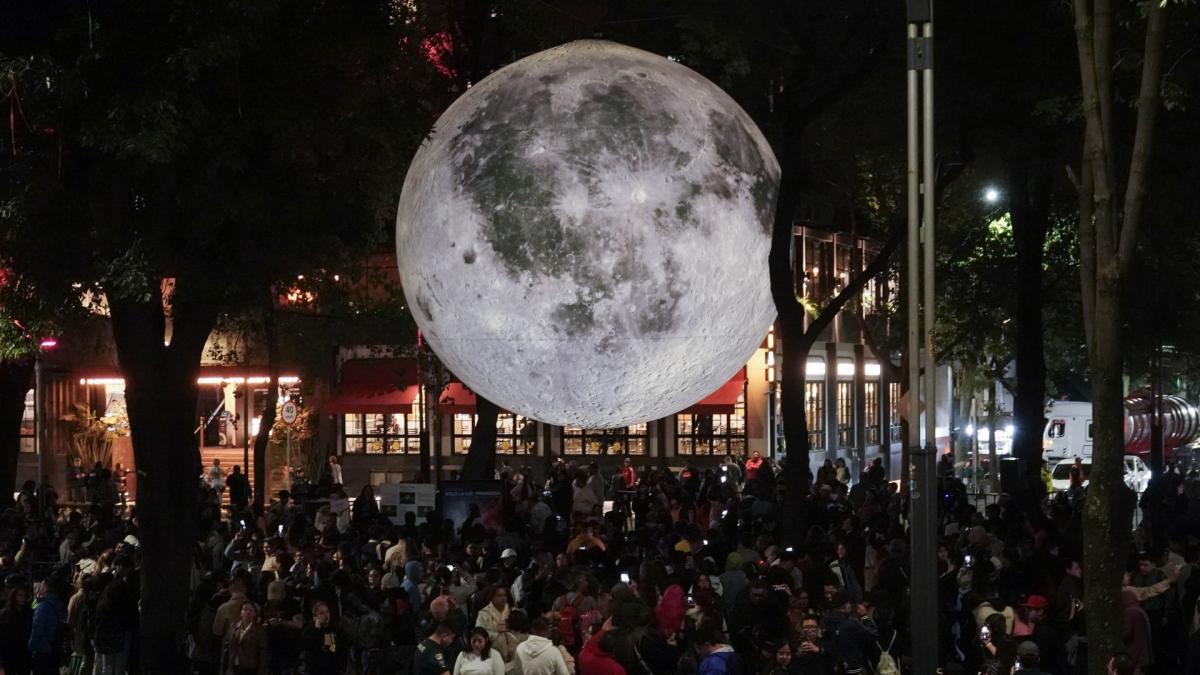<![CDATA[Luna en Reforma, ¿de qué está hecha y qué debes saber sobre la obra de Luke Jerram en CDMX?]]>