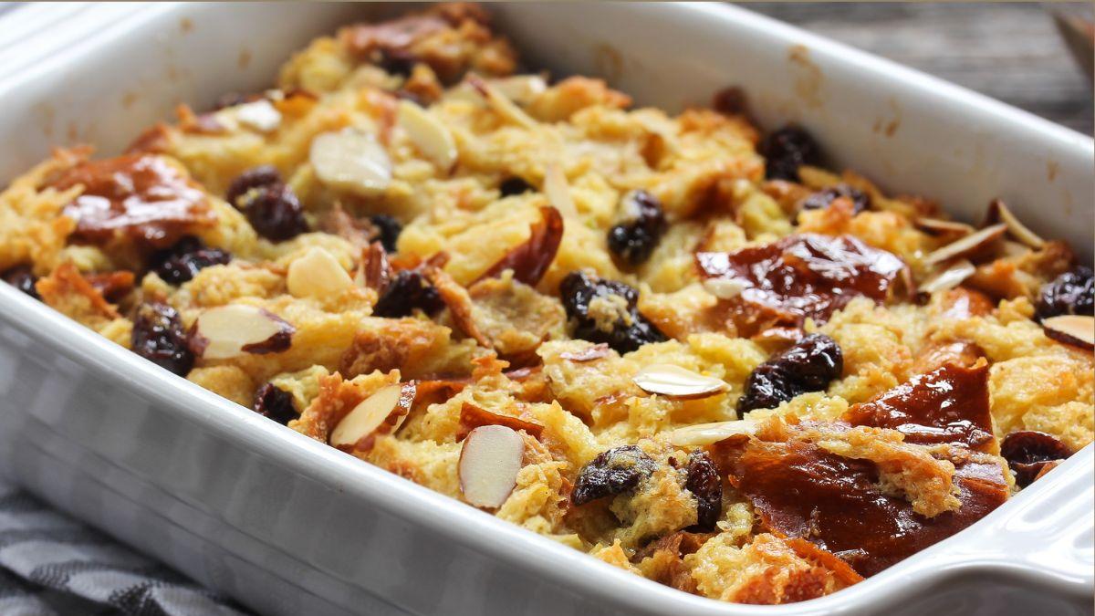 <![CDATA[Prepara capirotada de leche para Semana Santa, una versión más cremosa del postre clásico]]>