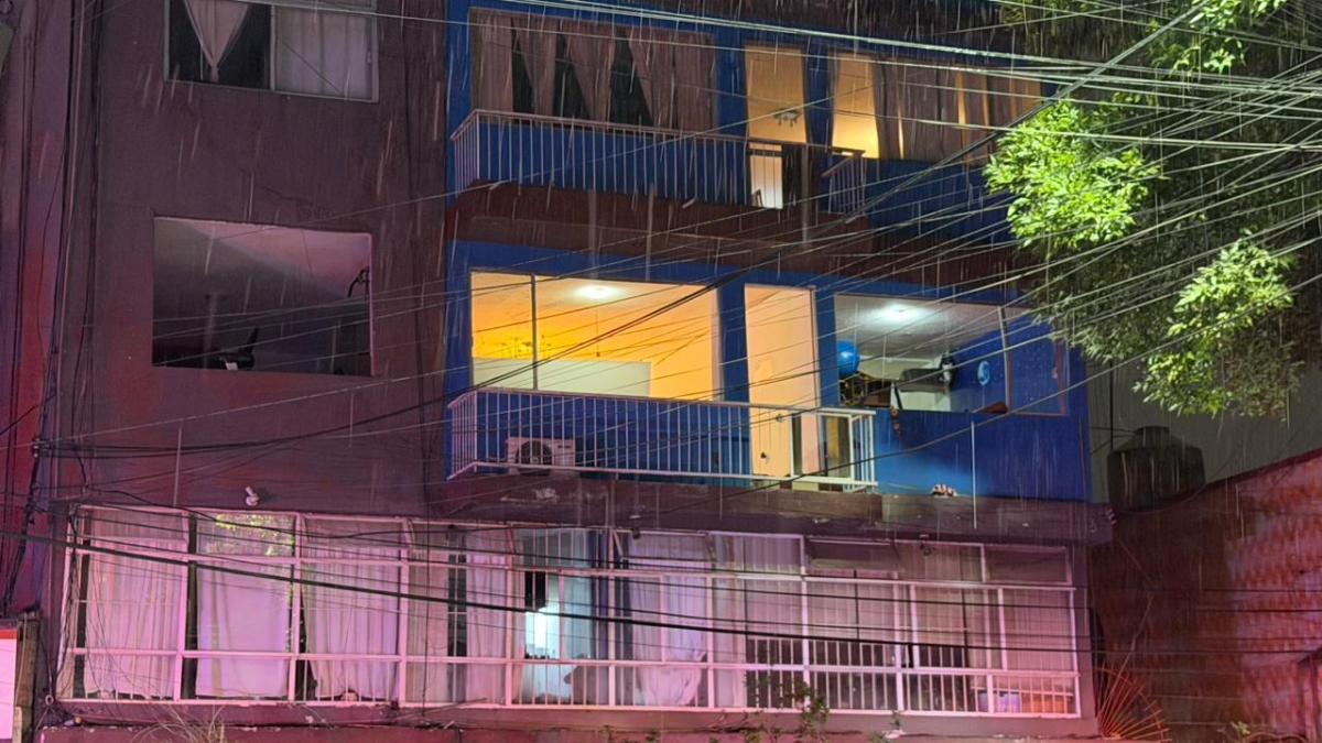 <![CDATA[Explosión por gas deja tres lesionados y moviliza a cuerpos de emergencia en la Narvarte]]>