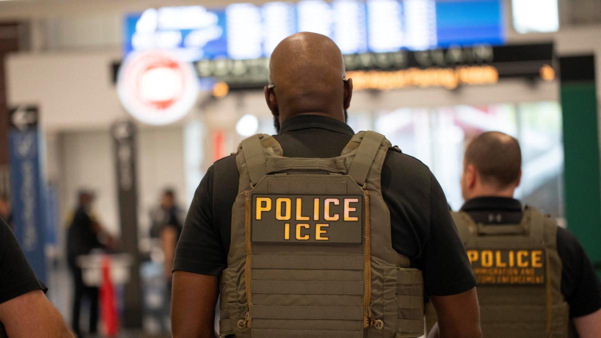 <![CDATA[Jueza declara ilegal revocación de estatus migratorio hecha por Trump a usuarios de app de Biden]]>