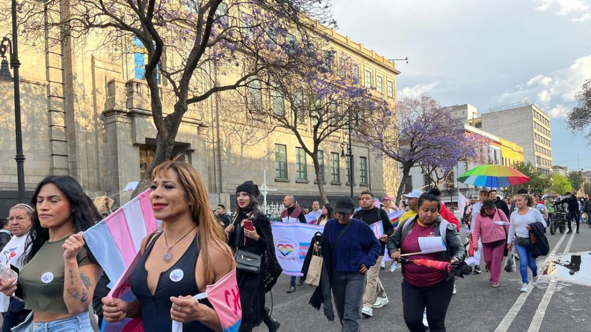 <![CDATA[“Alto a la transfobia”, demandan colectivos frente al gobierno capitalino]]>