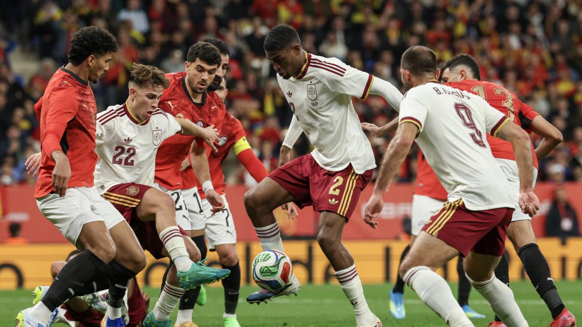 <![CDATA[El presidente de la Real Federación Española de Futbol condena los cánticos racistas]]>