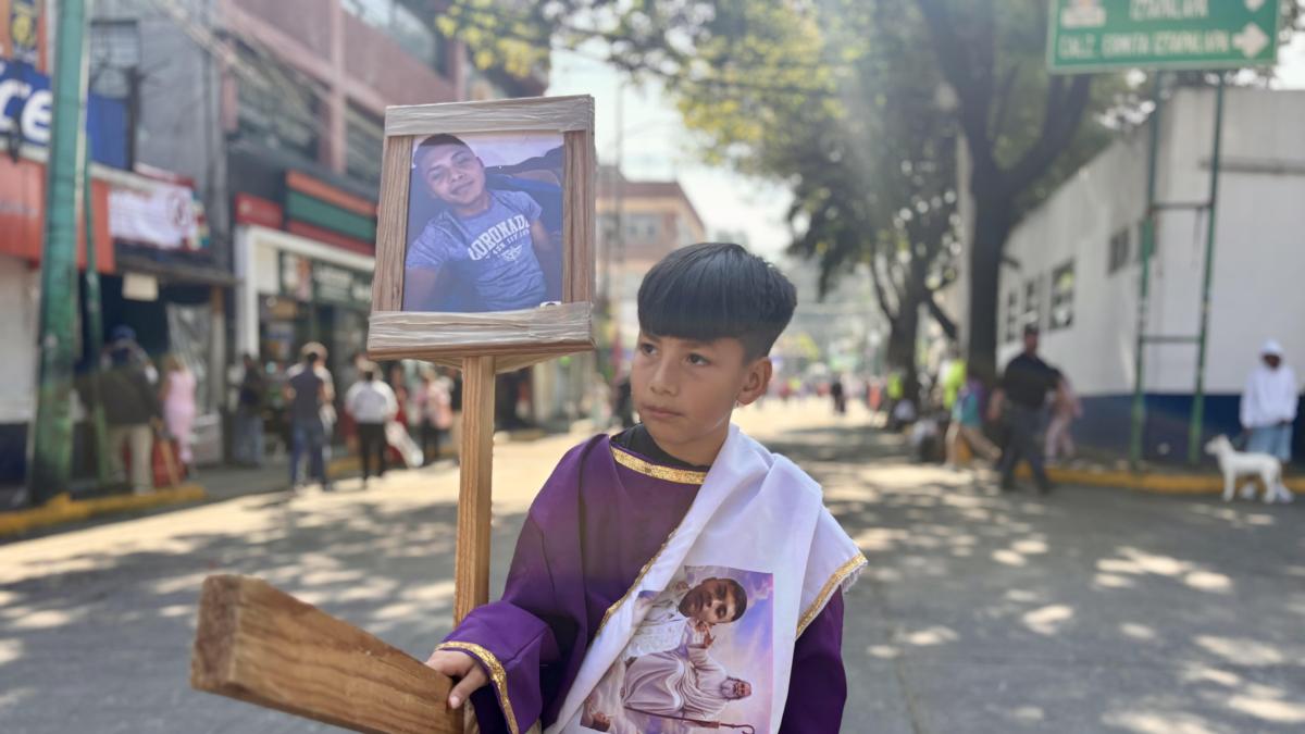 <![CDATA[Fe, recuerdo y tradición mueven los pasos descalzos de Nazarenos en Iztapalapa CDMX]]>