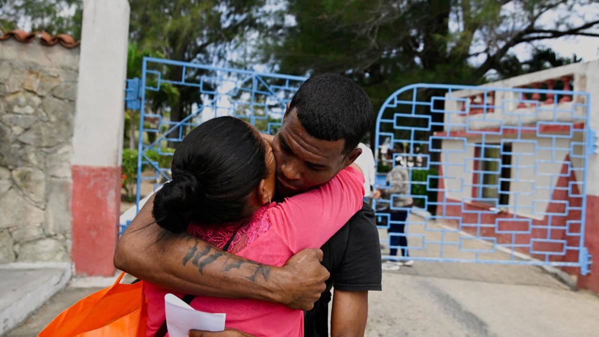 <![CDATA[Cuba inicia liberación de más de 2 mil presos tras amnistía masiva y presión de EU]]>