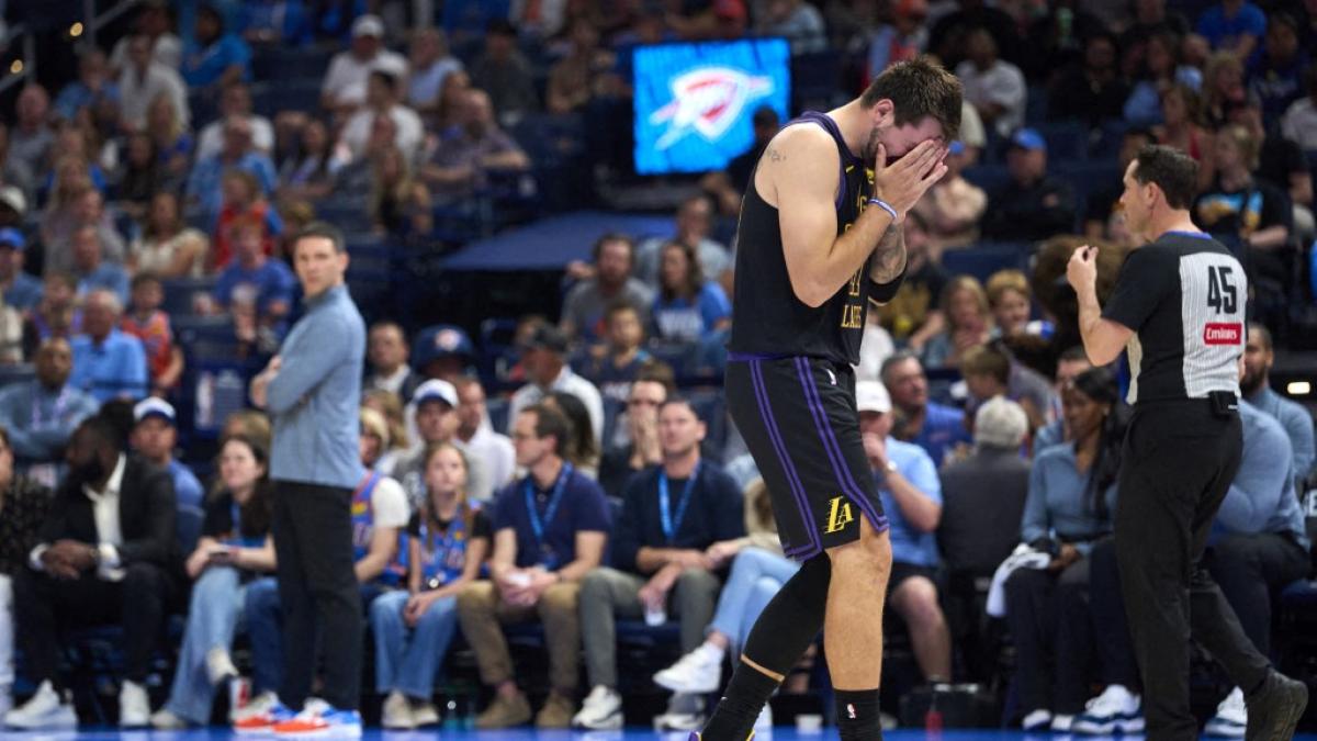 <![CDATA[Lakers huele otro fracaso: Luka Doncic estará de baja indefinida por una distensión en el tendón de la corva]]>