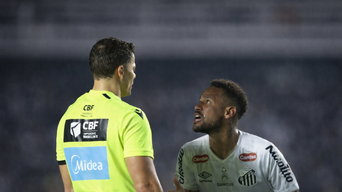 <![CDATA[Neymar desata polémica por insulto misógino a árbitro]]>