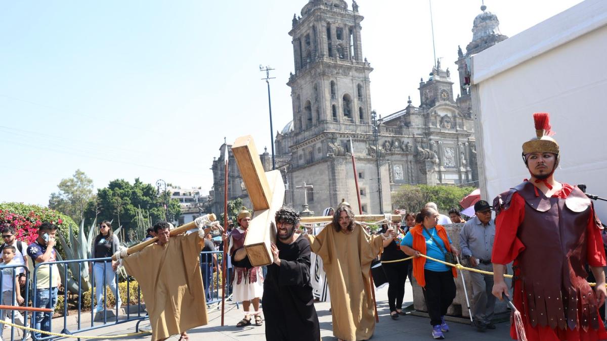 <![CDATA[El Zócalo, un viacrucis entre música, teatro y fervor]]>