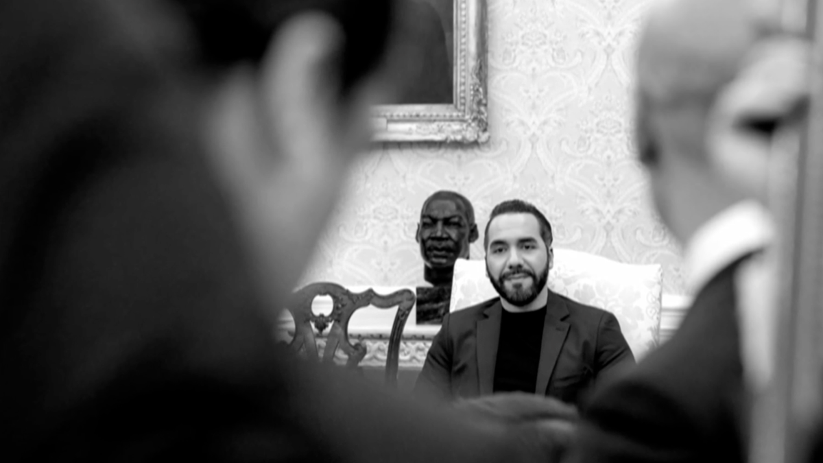 <![CDATA[Por qué todos buscan el documental de Bukele y dónde verlo gratis en línea]]>