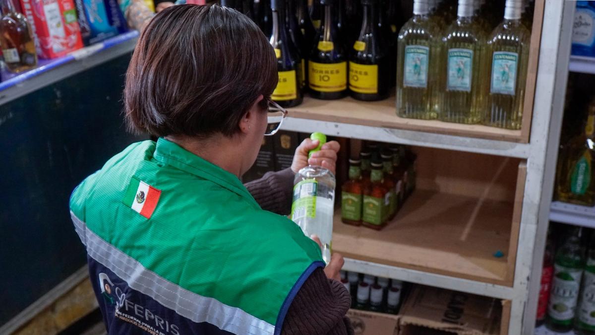 <![CDATA[Decomisan 50 toneladas de mercancía irregular en la Central de Abasto]]>