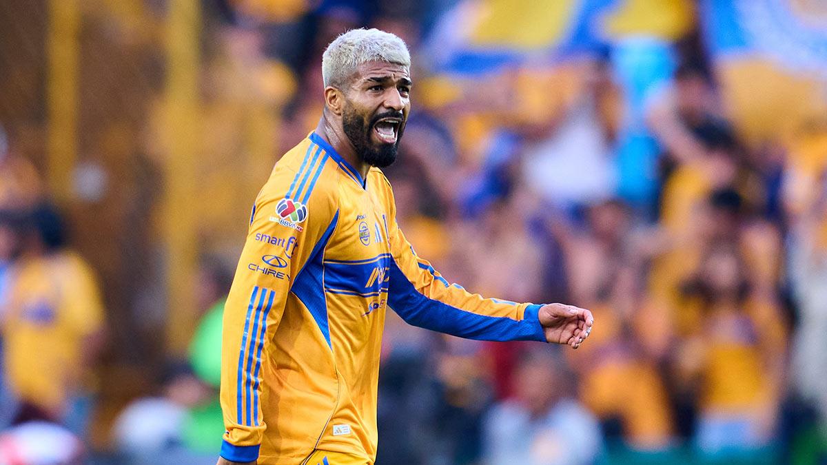 <![CDATA[¡Escándalo en el Tigres – Chivas! Dicen que era roja para ‘Búfalo’ Aguirre]]>