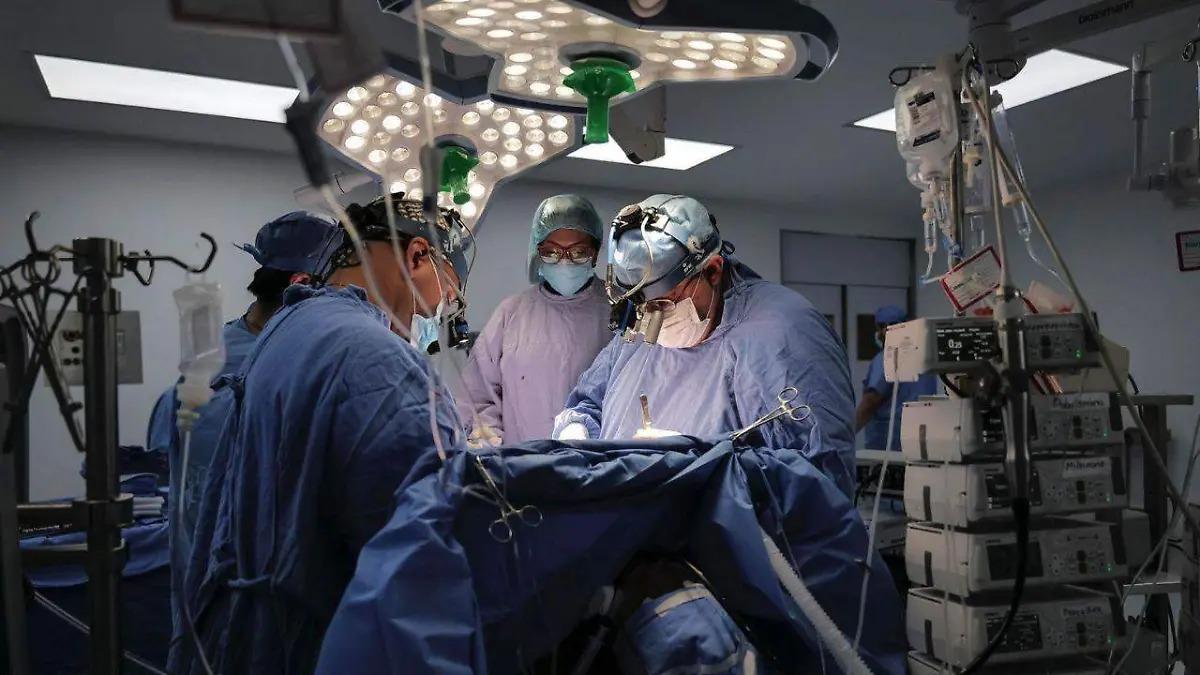 <![CDATA[Médicos del ISSSTE salvan a paciente de tromboembolia y derrame; así fue la hazaña]]>