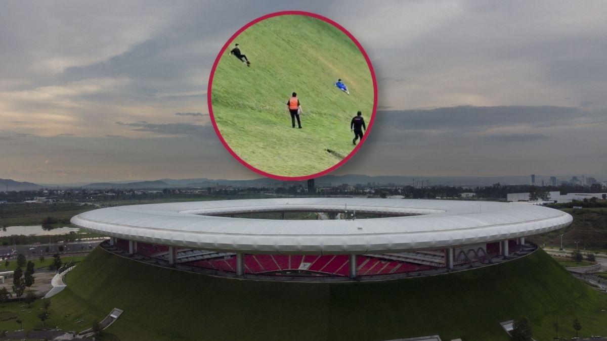 <![CDATA[VIDEO: Aficionados usan el Estadio Akron de resbaladilla y terminan detenidos]]>