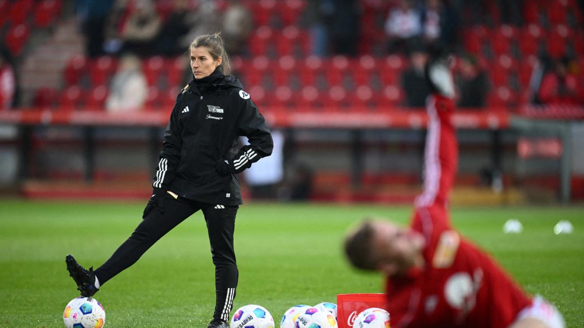 <![CDATA[Unión Berlín defiende a su entrenadora Marie-Louise Eta ante ataques sexistas]]>