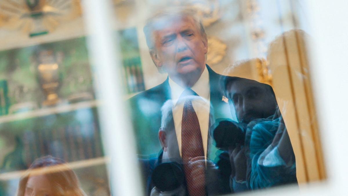 <![CDATA[Trump amenaza con destruir barcos iraníes que desafíen el bloqueo]]>