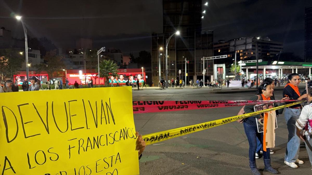 <![CDATA[Activistas bloquean Insurgentes y Reforma; exigen devolver animales del Refugio Franciscano]]>